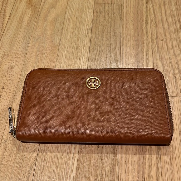 Tory Burch | Robinson Continental Zip Wallet - Picture 1 of 6